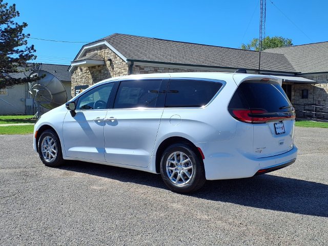 New 2027 Chrysler Pacifica Select FWD image 17