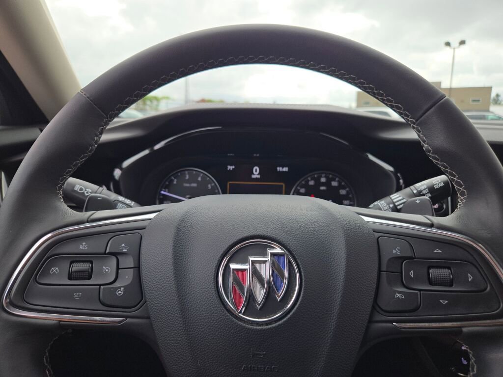 Used 2023 Buick Envision Essence image 33