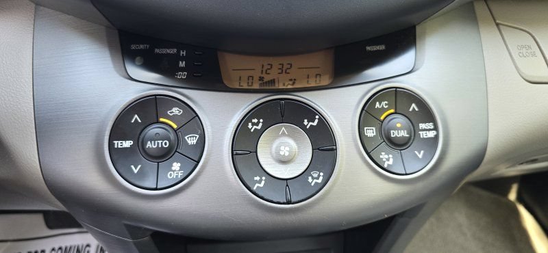 Used 2006 Toyota RAV4 Limited AWD/4WD image 22