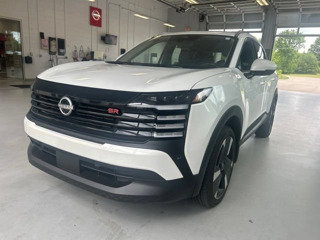 Used 2025 Nissan Kicks SR AWD/4WD image 1