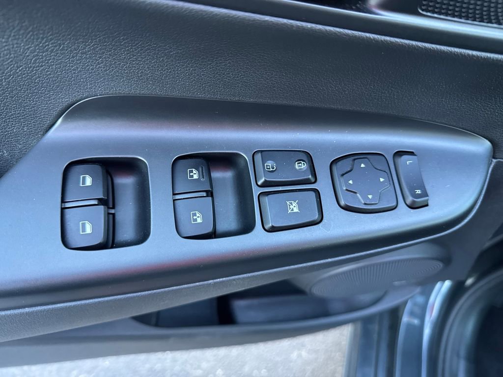Used 2022 Hyundai Kona N Line w/ Tech Package image 12