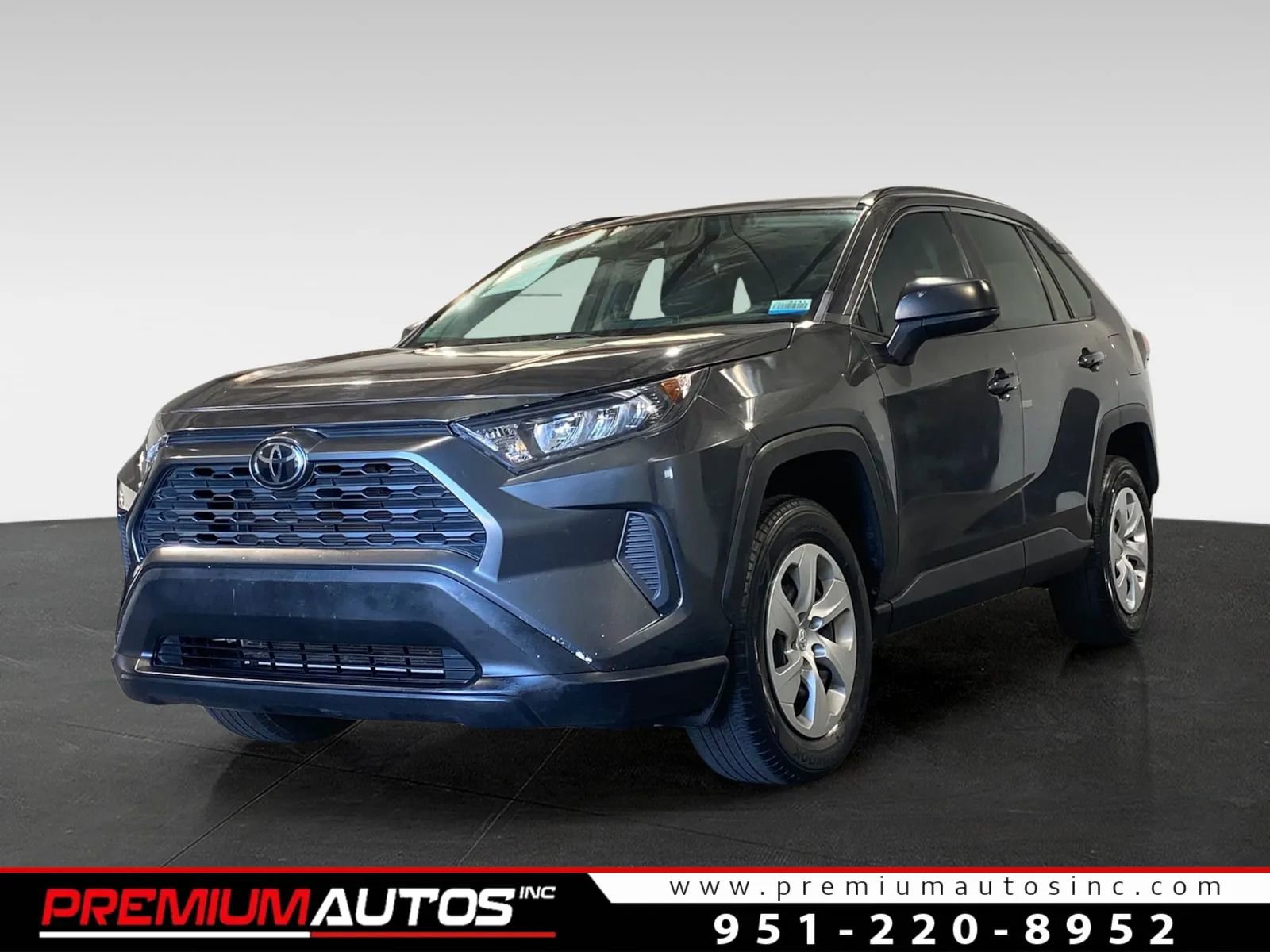 Used 2020 Toyota RAV4 LE image 1