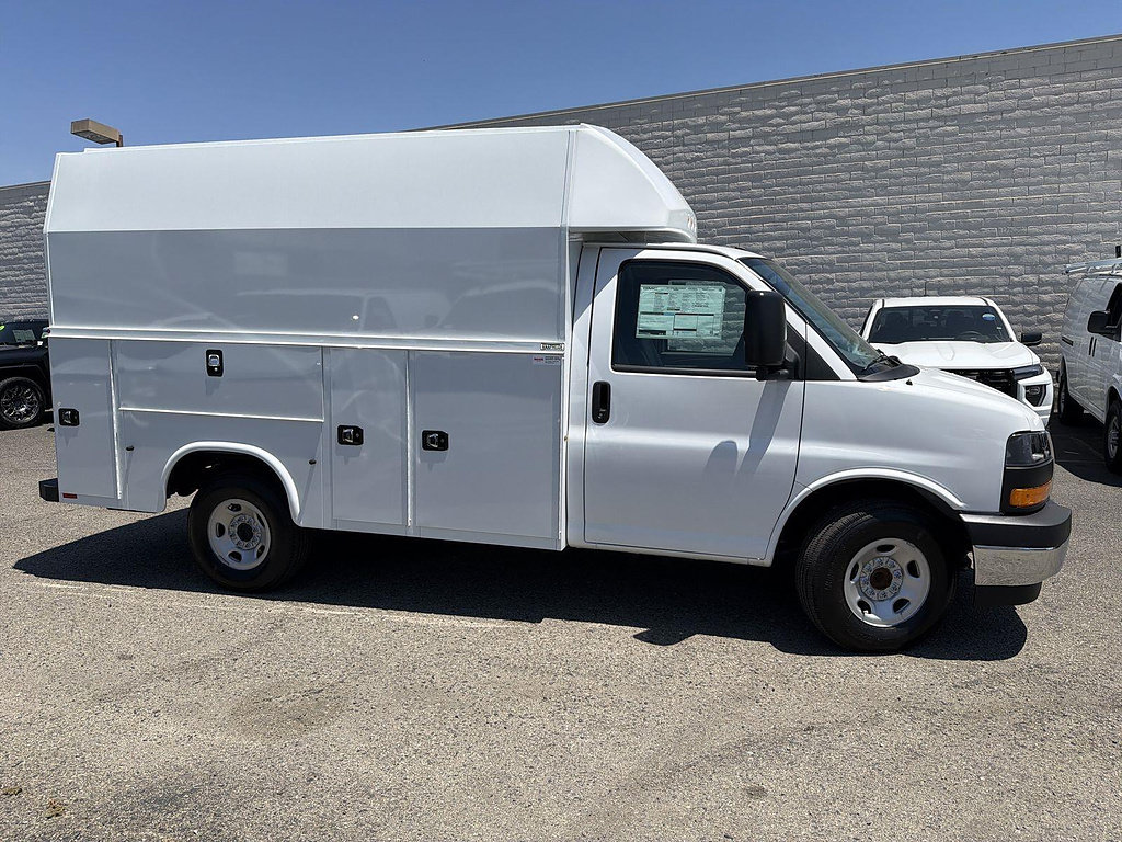 New 2025 GMC Savana 3500 w/ Power Convenience Package RWD image 3