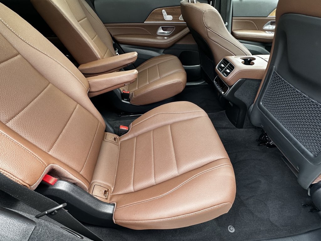 Used 2025 Mercedes-Benz GLS 450 4MATIC image 18