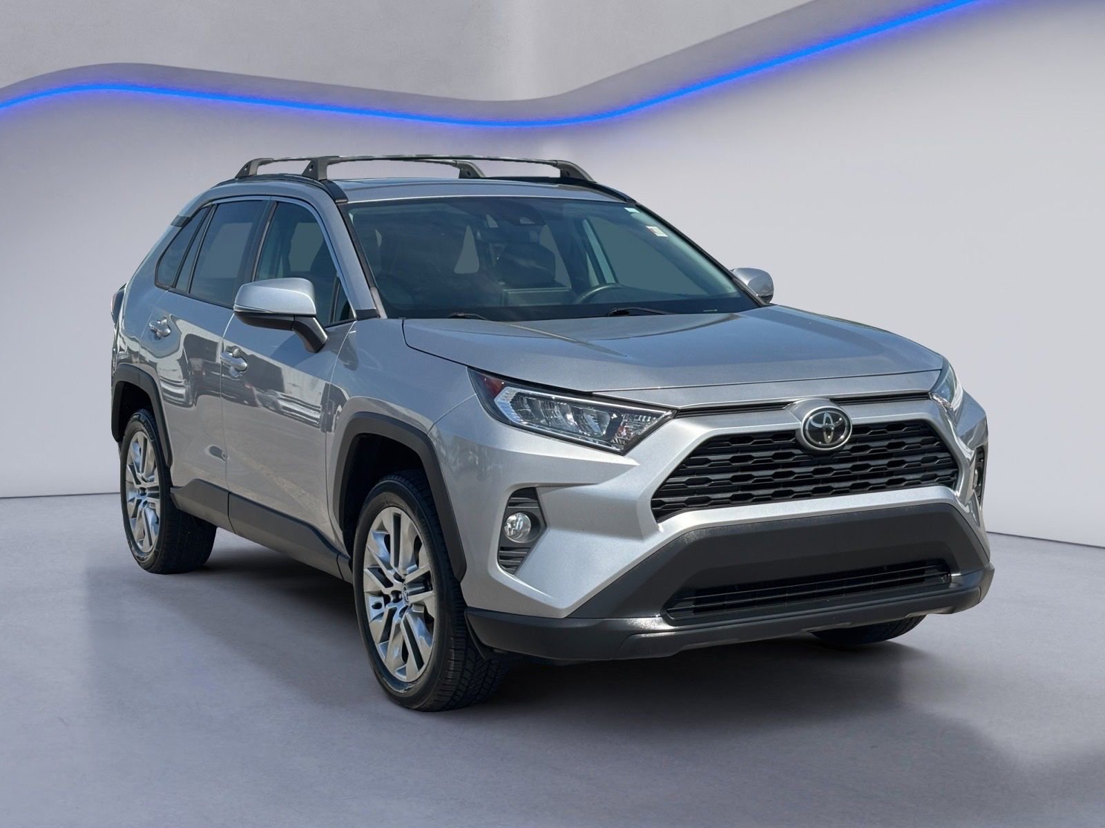 Used 2020 Toyota RAV4 XLE Premium FWD image 9