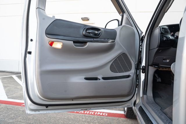 Used 2001 Ford F150 Lightning RWD image 14