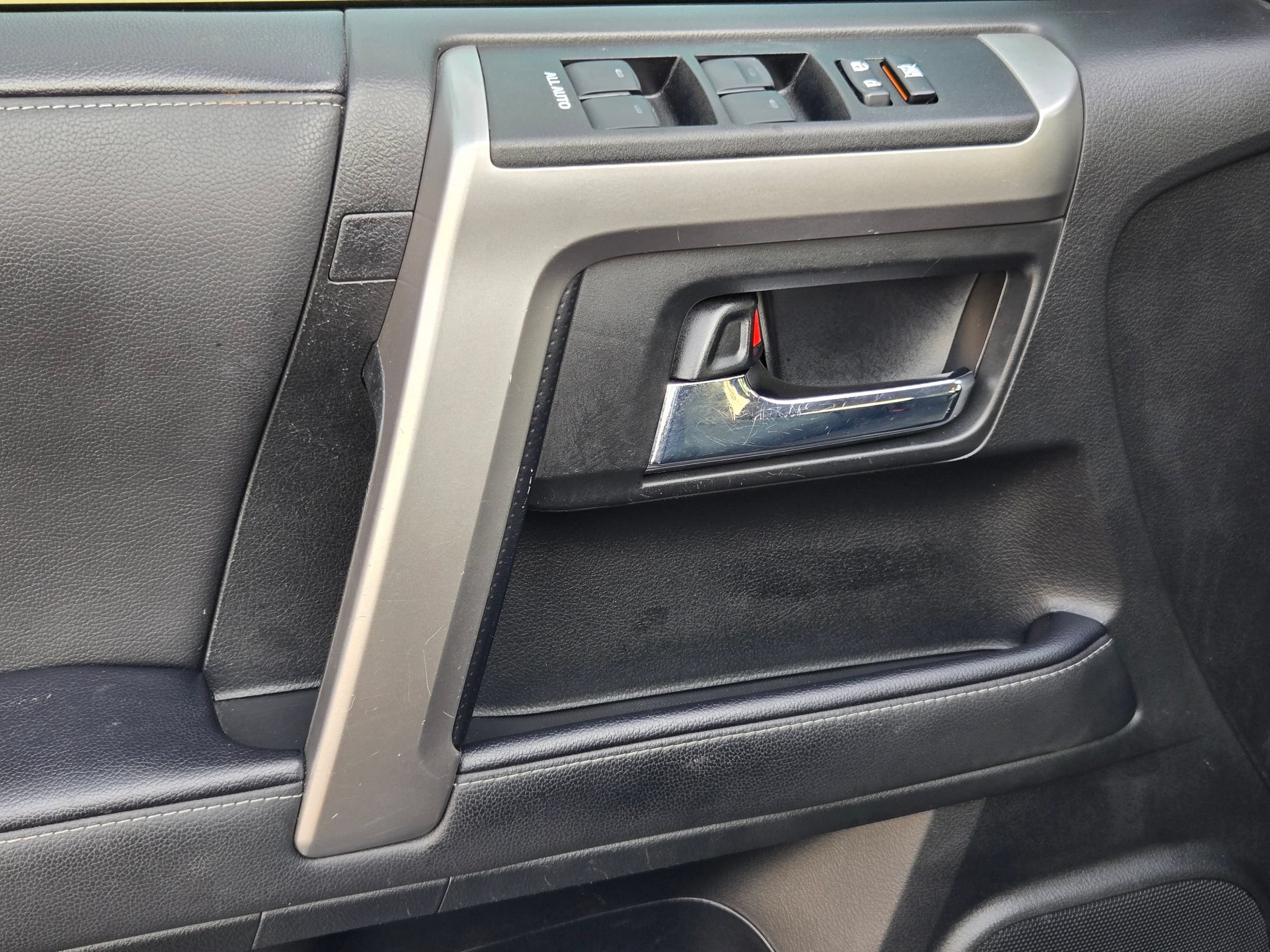 Used 2020 Toyota 4Runner SR5 Premium w/ Moonroof Package RWD image 21