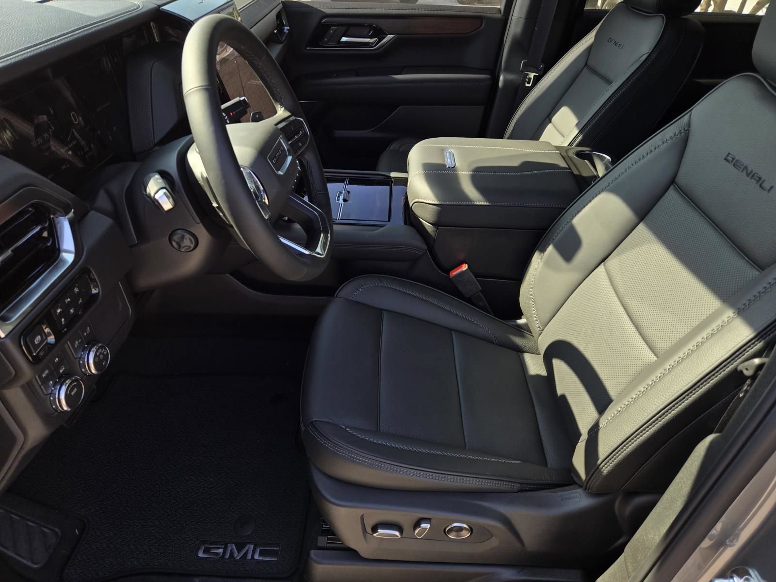 New 2026 GMC Yukon XL Denali w/ Sun & Power Step Package AWD/4WD image 9
