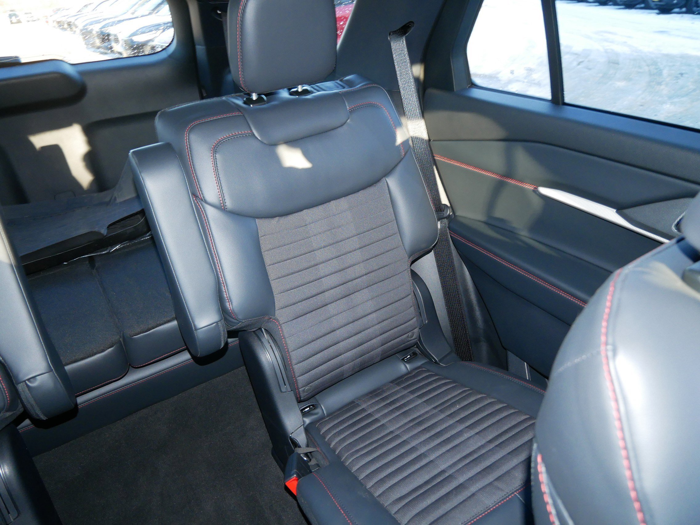 Used 2026 Ford Explorer ST-Line w/ ST-Line Street Pack image 14