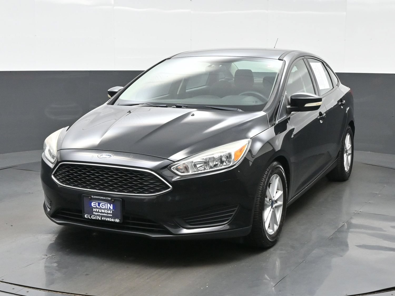Used 2015 Ford Focus SE FWD image 1