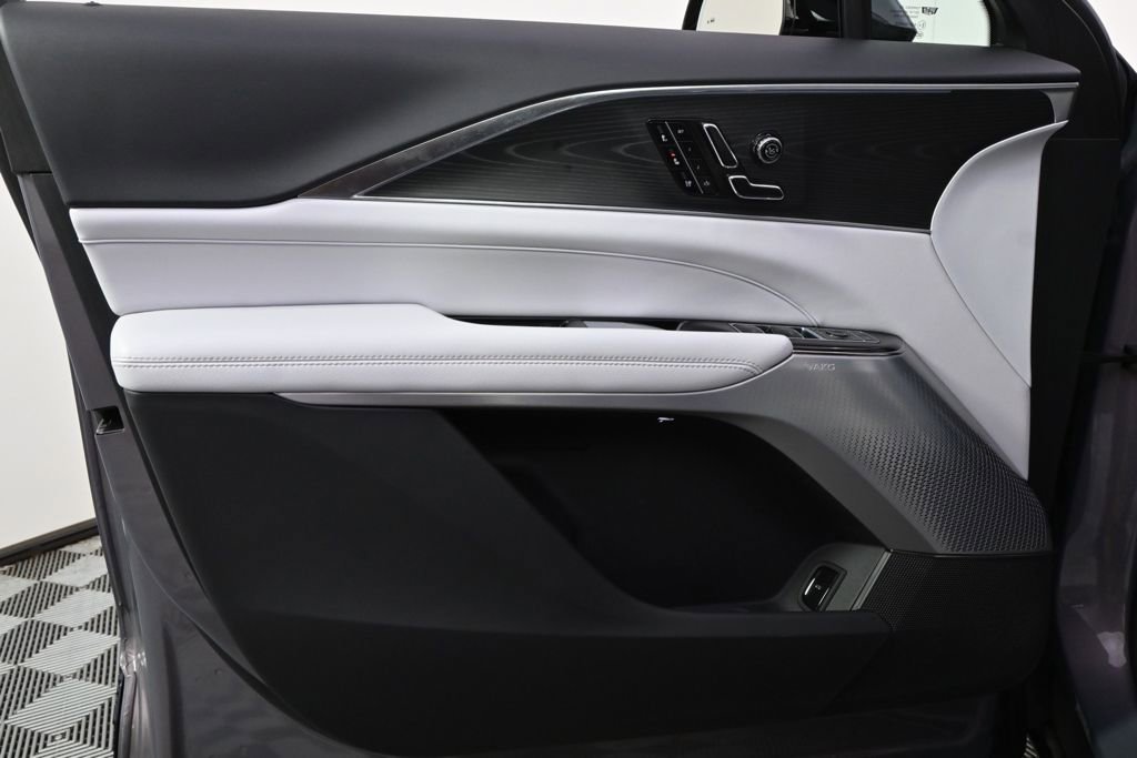 New 2025 Cadillac Lyriq Luxury AWD/4WD image 22