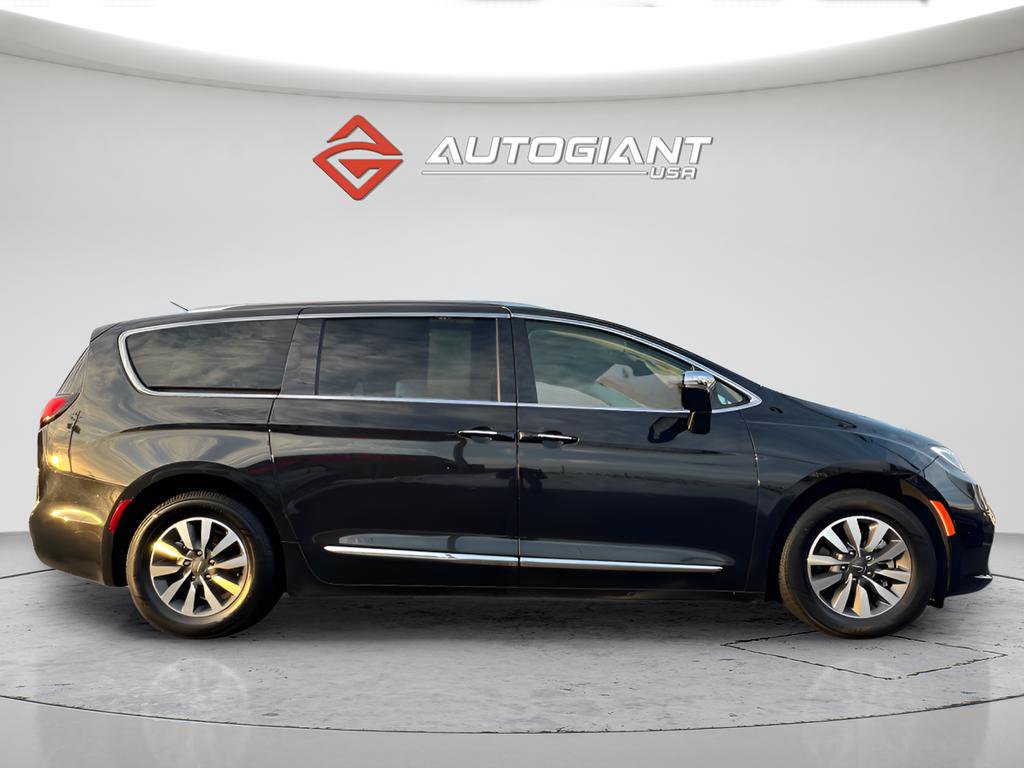 Used 2021 Chrysler Pacifica Limited image 9