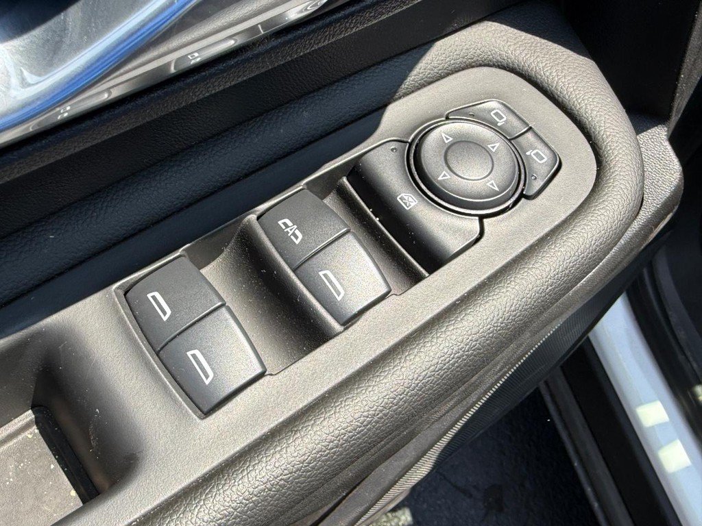 Used 2024 GMC Terrain SLE AWD/4WD image 15