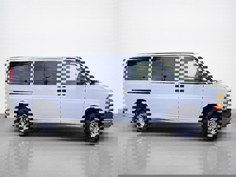 Used 2011 Chevrolet Express 3500 LT w/ LT Preferred Equipment Group image 2