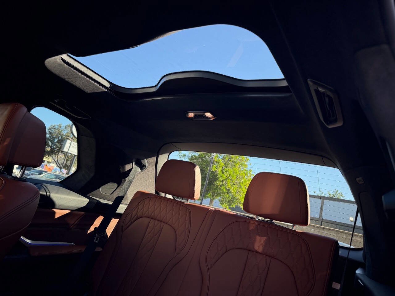 Used 2023 BMW X7 xDrive40i w/ Executive Package image 38