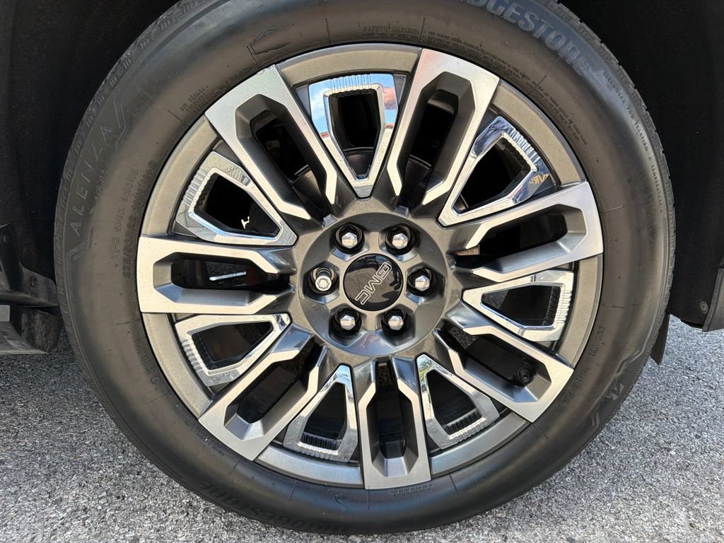 Used 2023 GMC Yukon XL Denali Ultimate AWD/4WD image 5