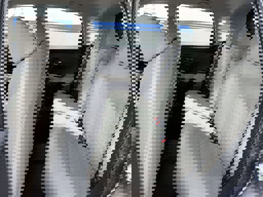 Used 2023 Honda HR-V LX image 17