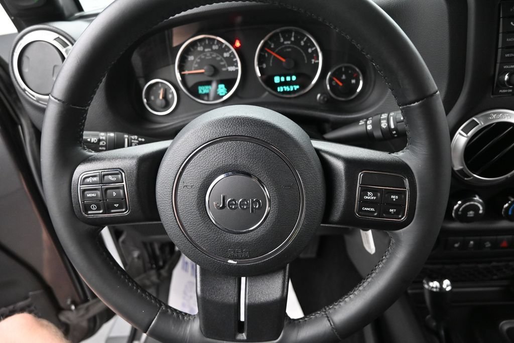 Used 2016 Jeep Wrangler Unlimited Sahara w/ Connectivity Group AWD/4WD image 29