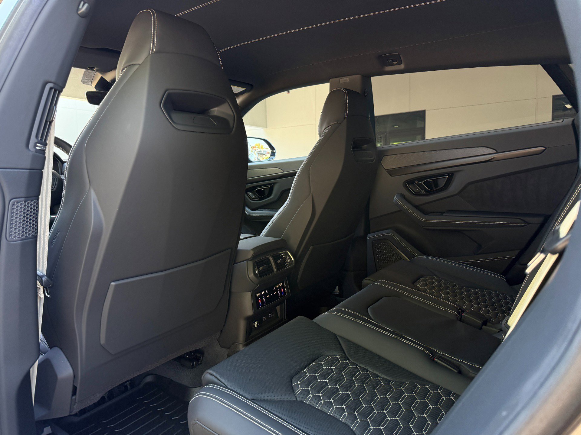 Used 2024 Lamborghini Urus S image 33