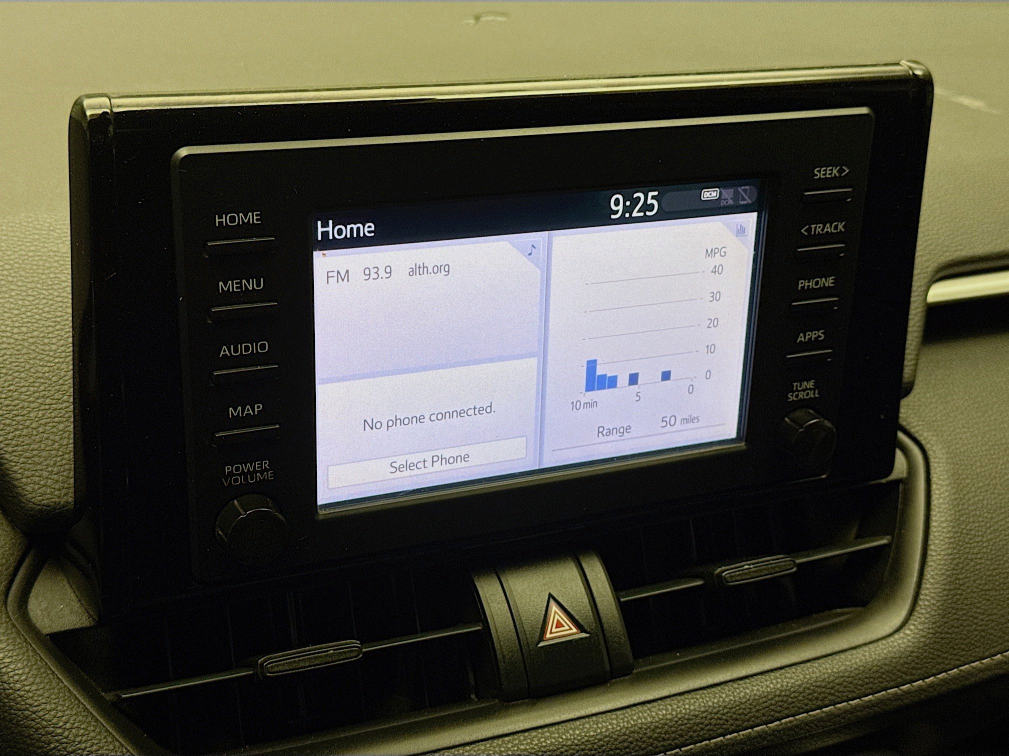 Used 2019 Toyota RAV4 LE w/ Carpet Mat Package image 10