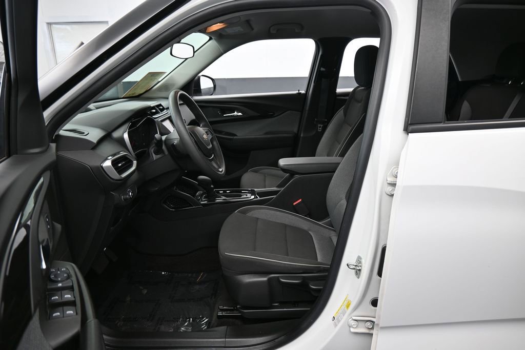 Used 2023 Chevrolet TrailBlazer LS AWD/4WD image 11