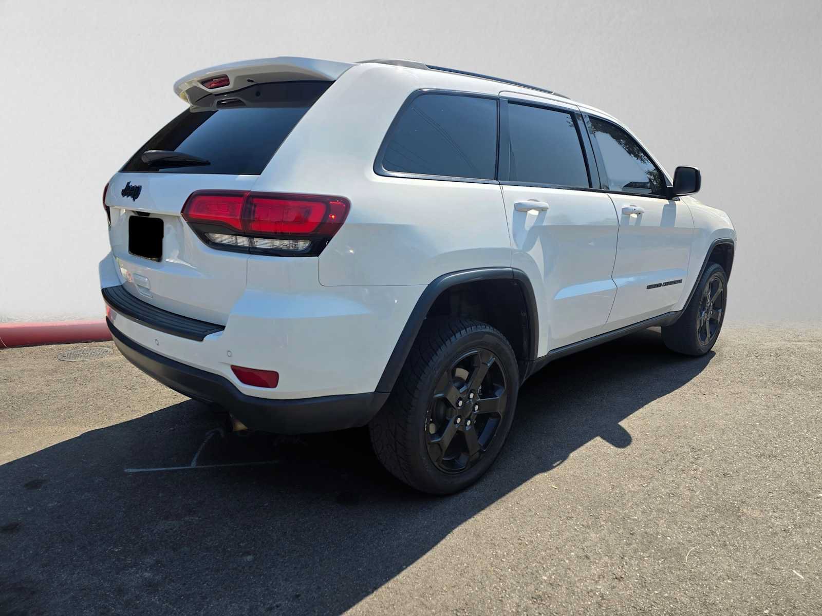 Used 2019 Jeep Grand Cherokee Laredo RWD image 3
