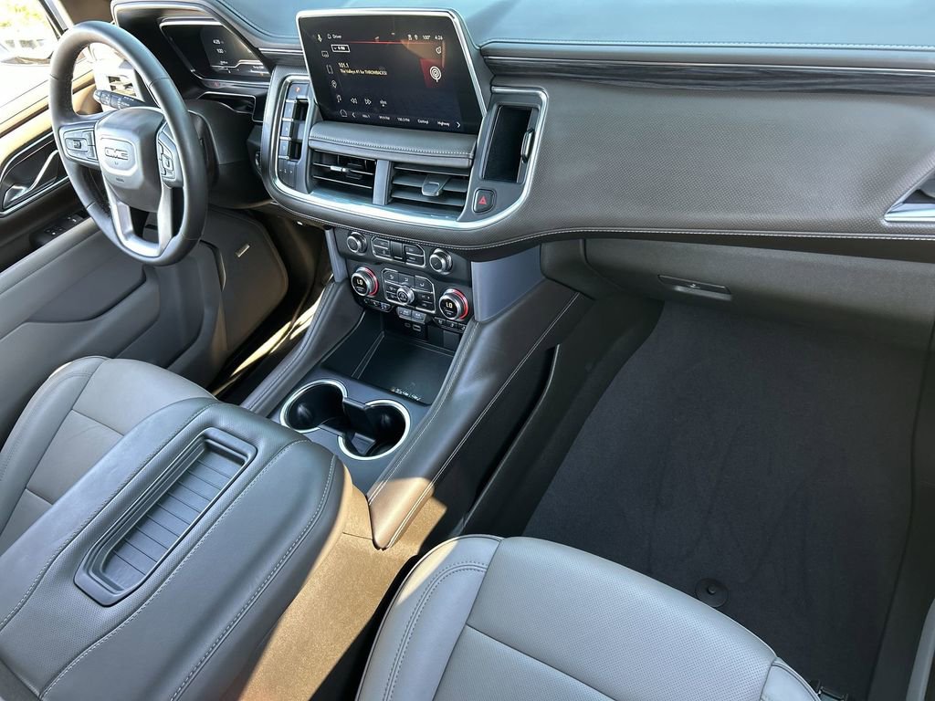 Used 2024 GMC Yukon XL SLT w/ SLT Luxury Package AWD/4WD image 29