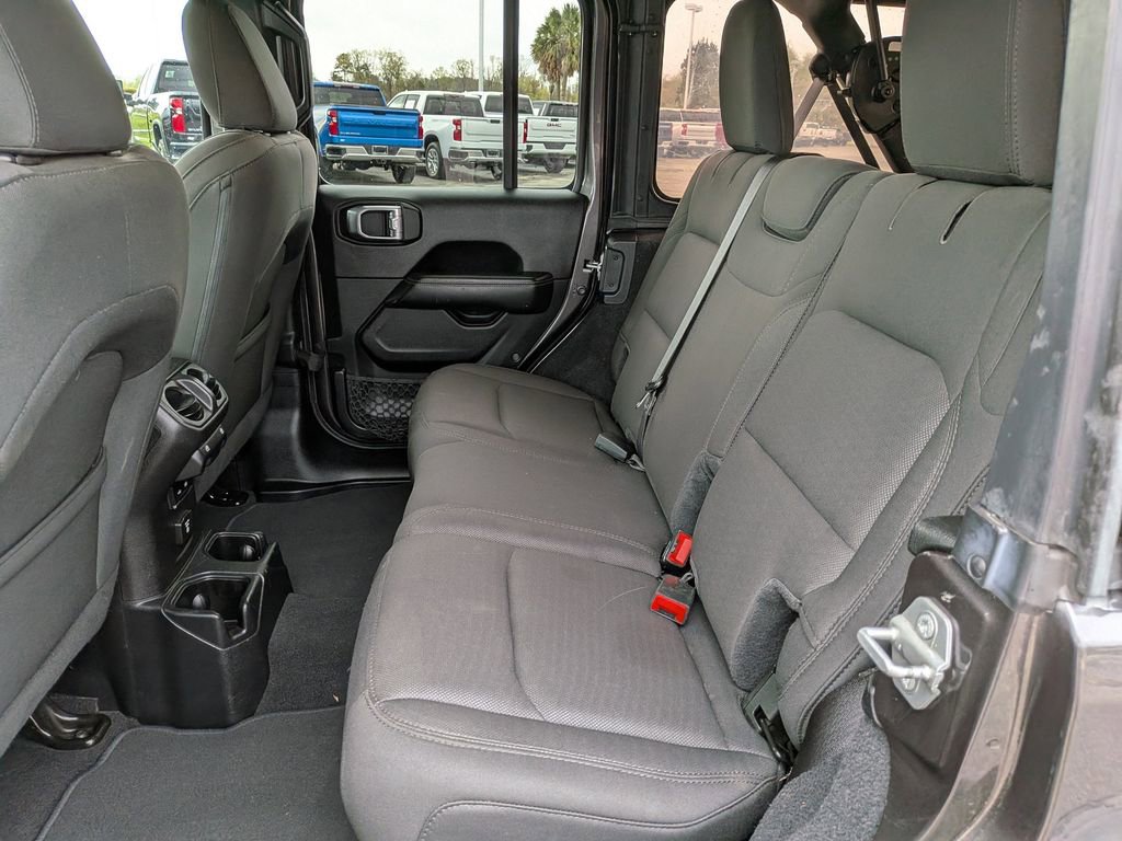 Used 2020 Jeep Wrangler Unlimited Sahara w/ Safety Group AWD/4WD image 17