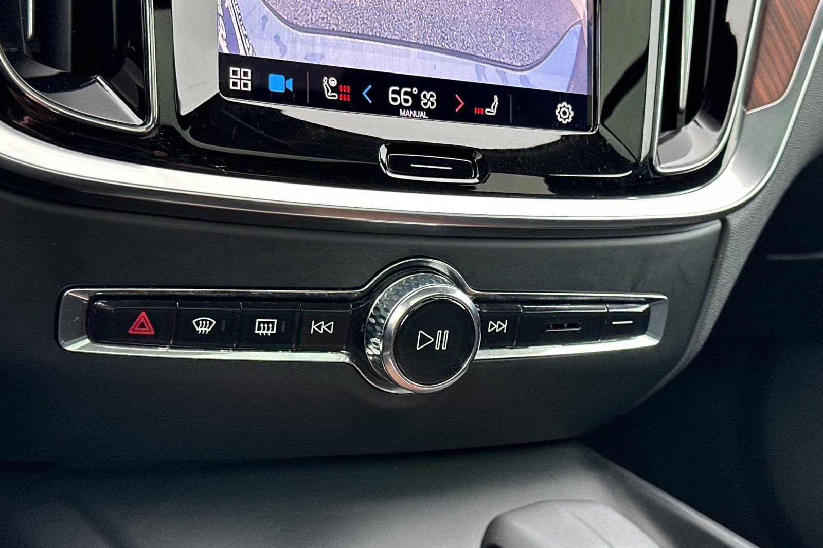 Used 2025 Volvo V60 B5 Cross Country Plus image 22