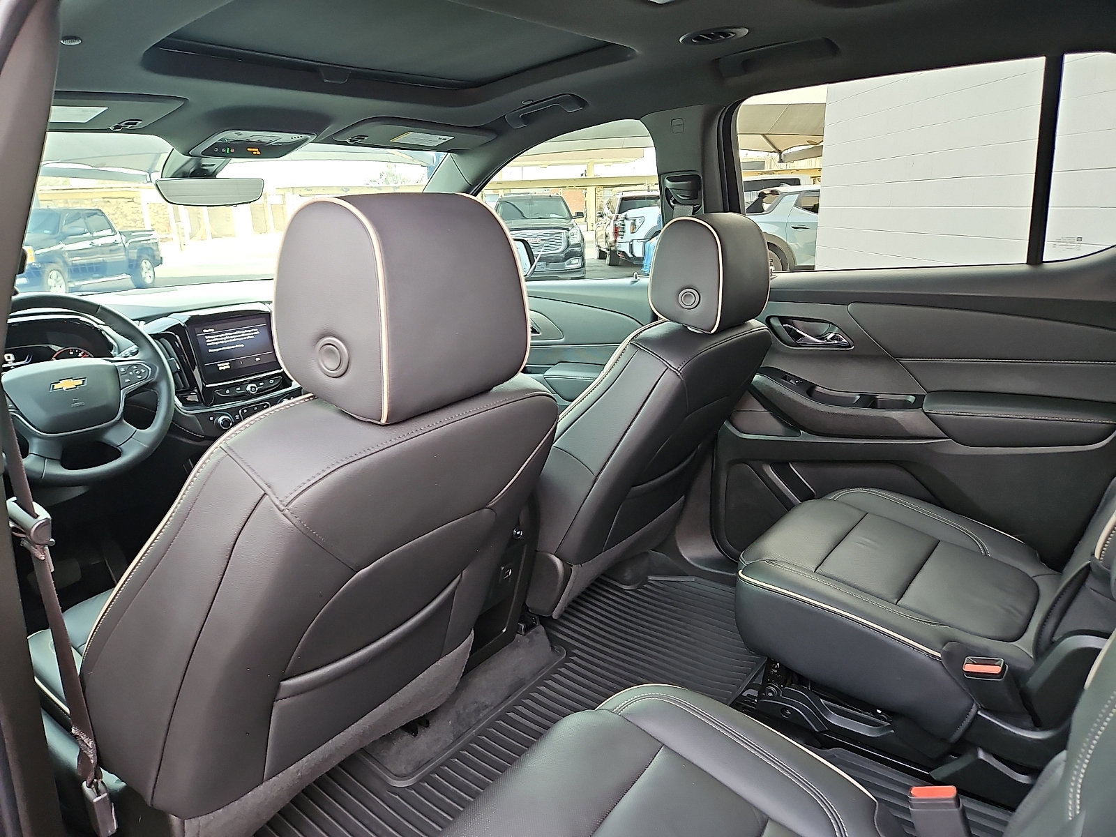Used 2023 Chevrolet Traverse Premier image 7
