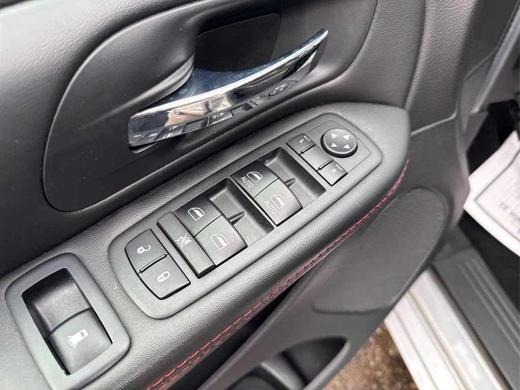 Used 2018 Dodge Grand Caravan GT image 32