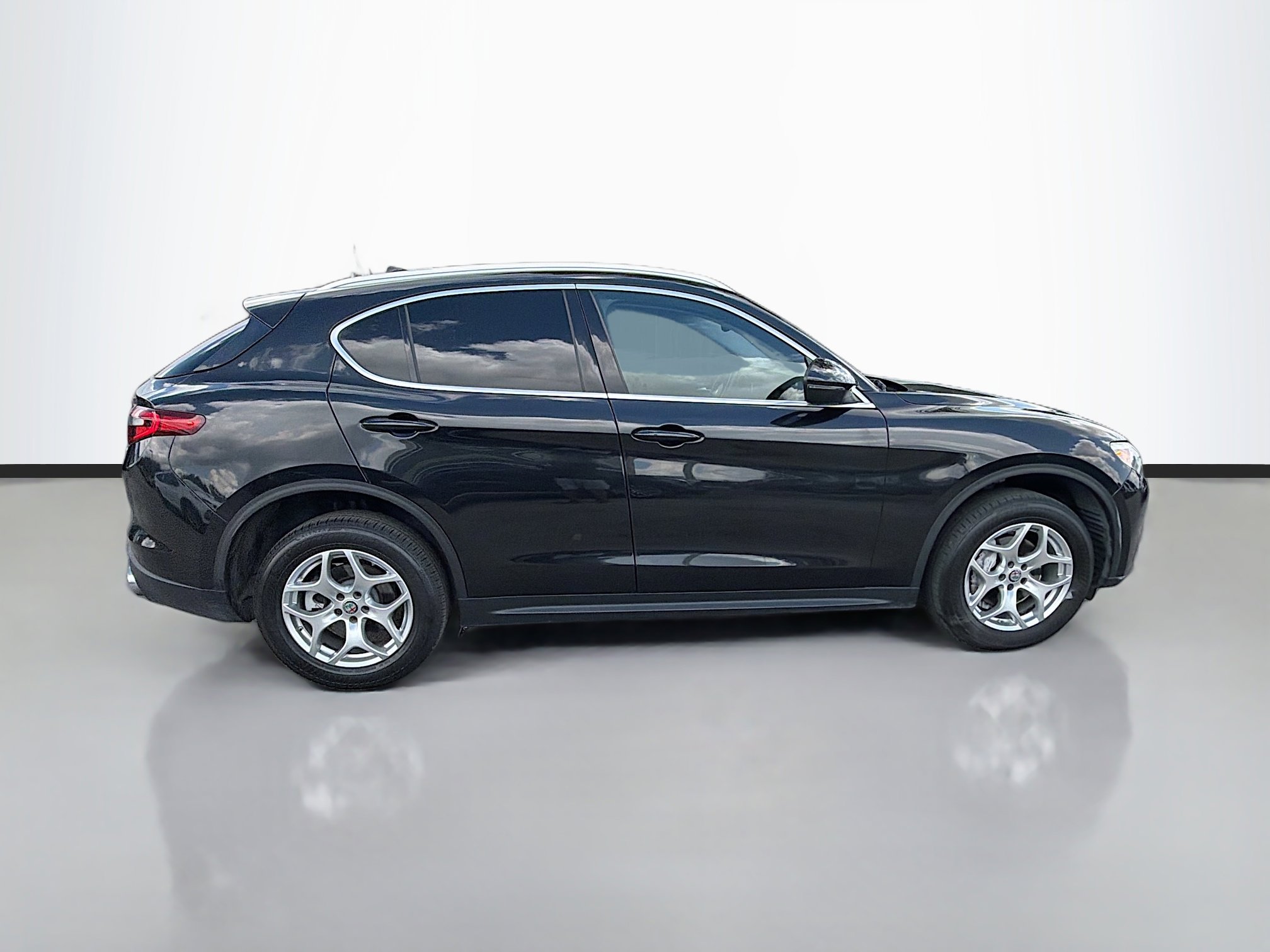 Used 2020 Alfa Romeo Stelvio Base image 2