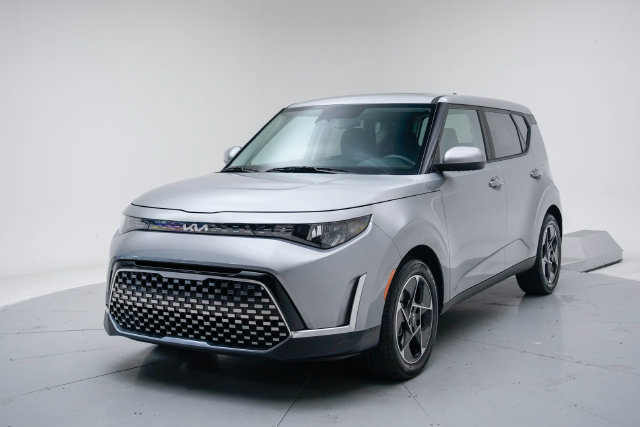 Used 2024 Kia Soul EX FWD image 3
