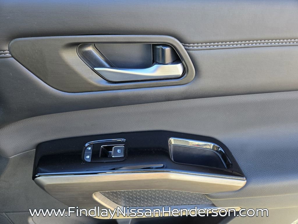 Used 2025 Nissan Pathfinder Platinum AWD/4WD image 20