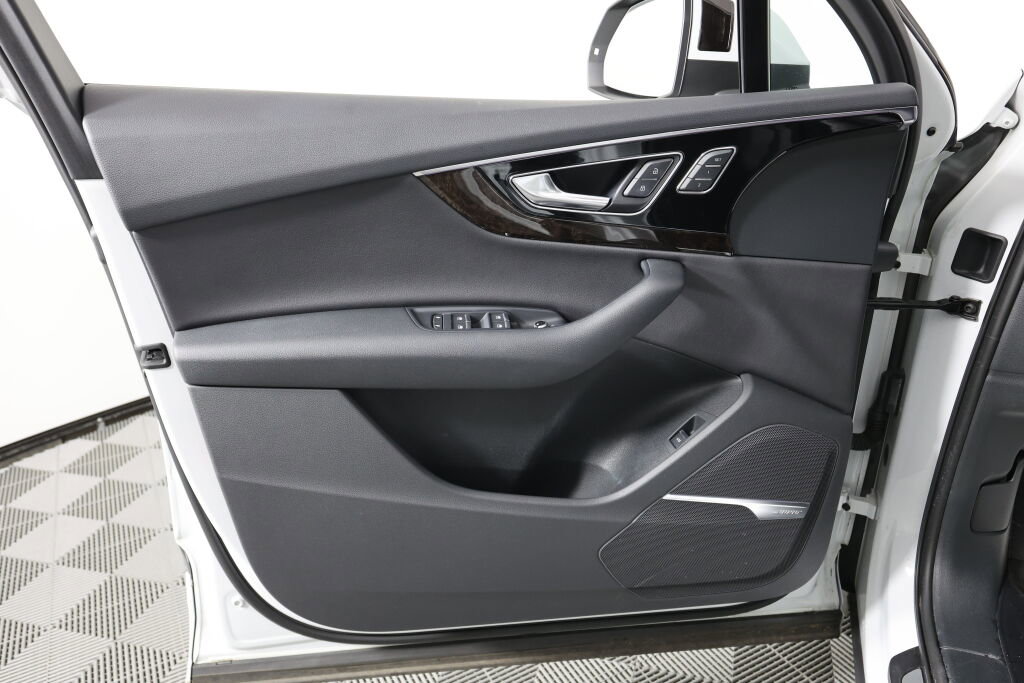 Used 2018 Audi Q7 3.0T Prestige w/ Prestige Package image 12