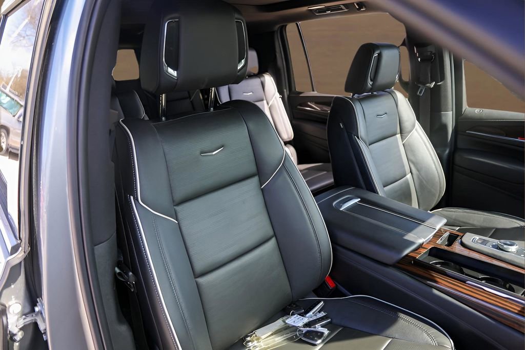 Used 2024 Cadillac Escalade ESV Premium Luxury w/ Performance Package image 33