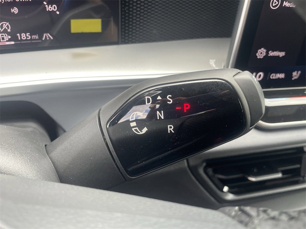 New 2025 Volkswagen Tiguan SE R-Line image 21