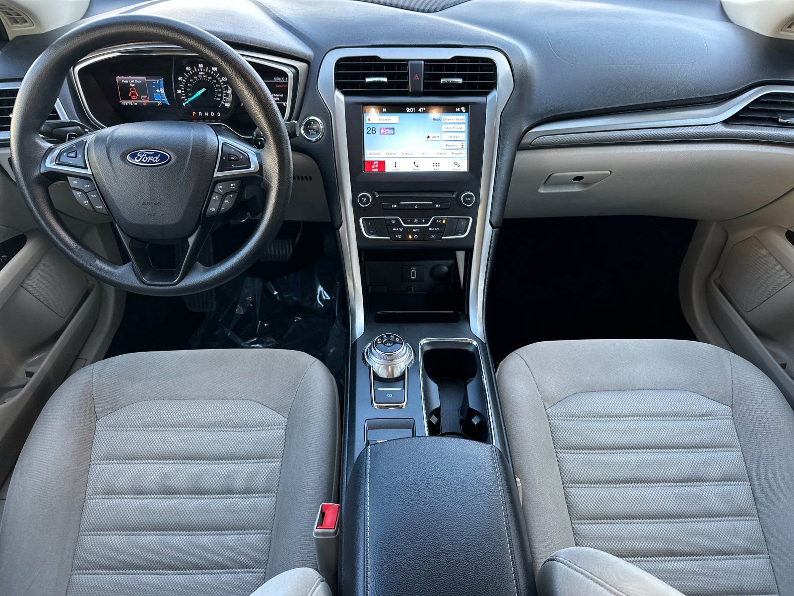 Used 2017 Ford Fusion SE w/ Fusion SE Technology Package image 15