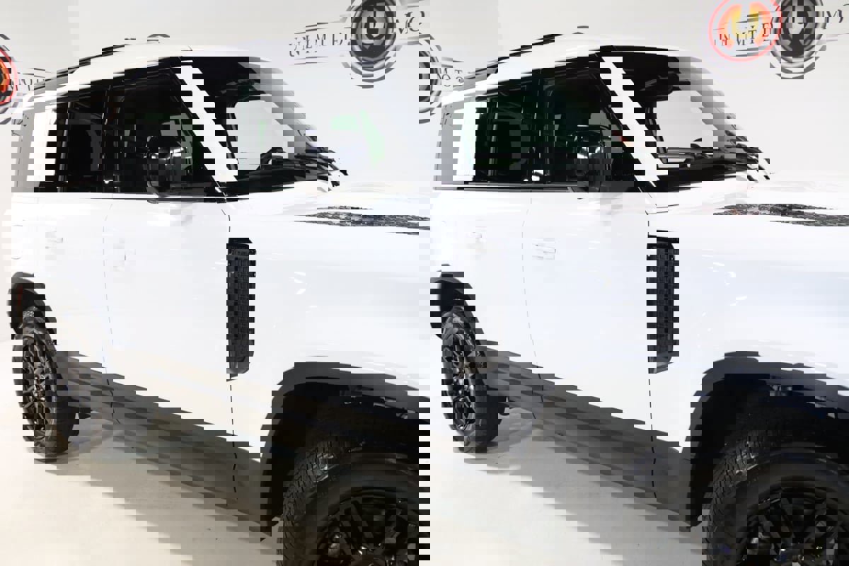 Used 2025 Land Rover Defender 110 S image 8