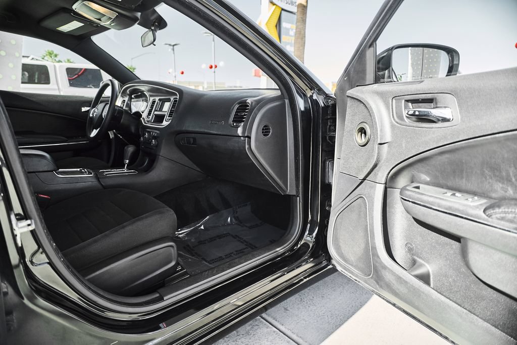 Used 2013 Dodge Charger SE RWD image 11