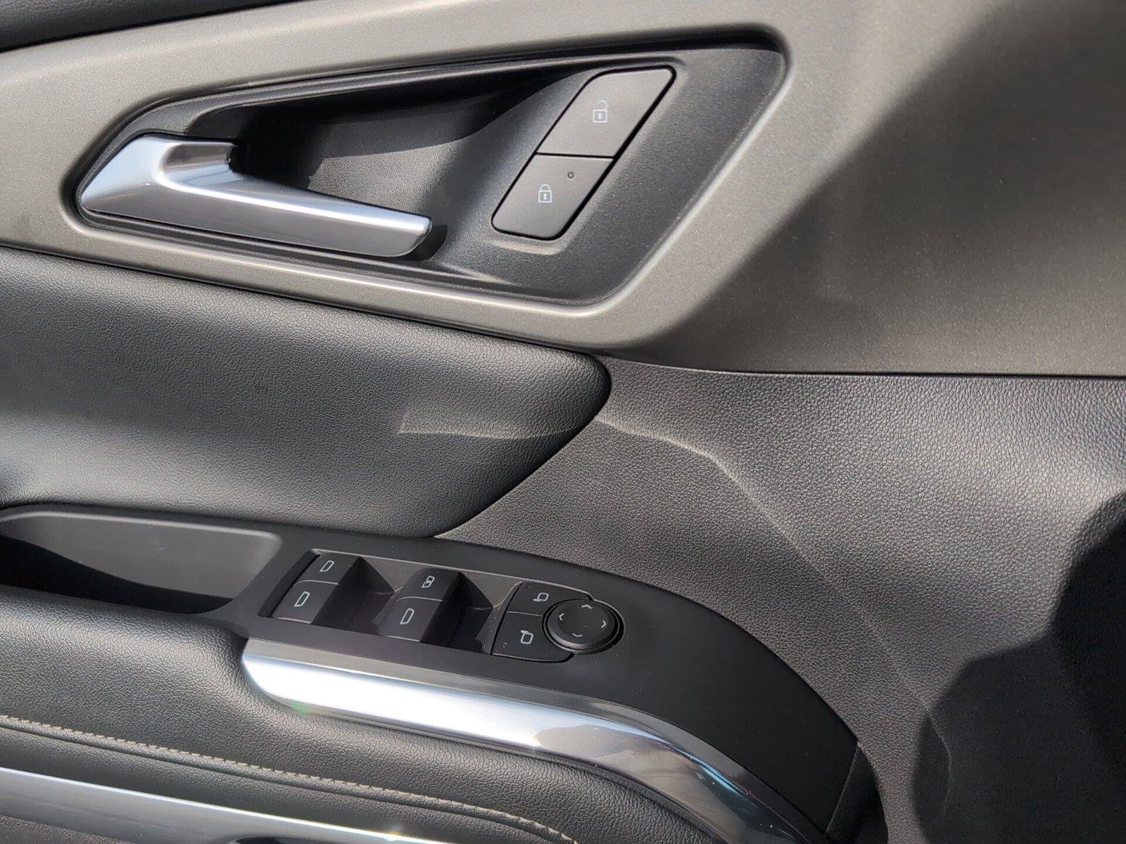 Certified 2025 Chevrolet Traverse LT FWD image 16
