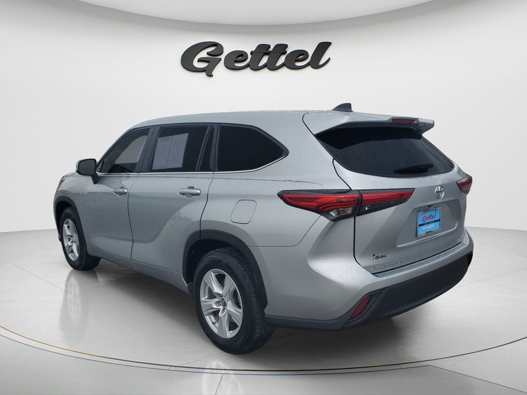 Used 2023 Toyota Highlander LE FWD image 7
