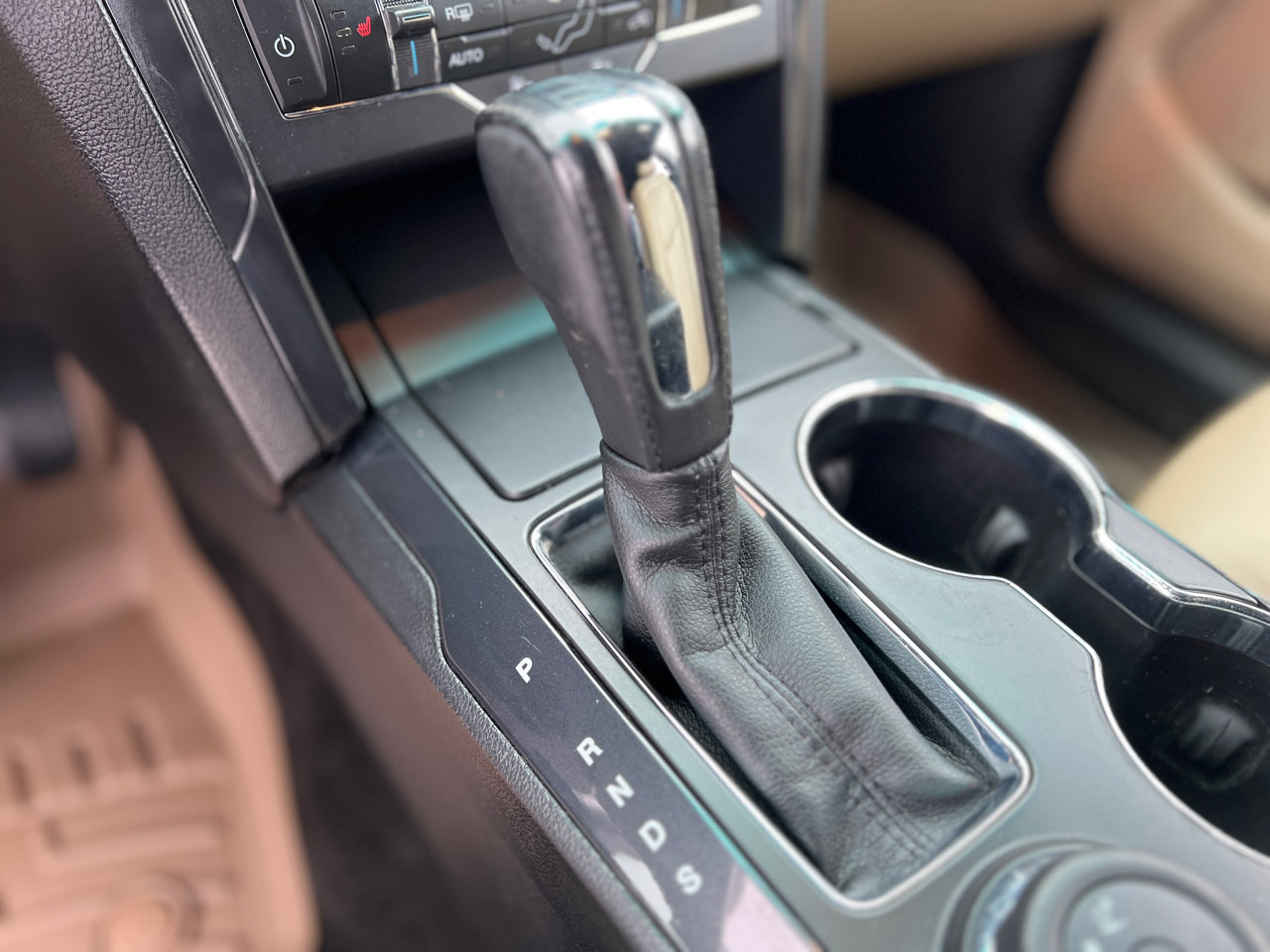 Used 2016 Ford Explorer XLT w/ Equipment Group 202A image 30