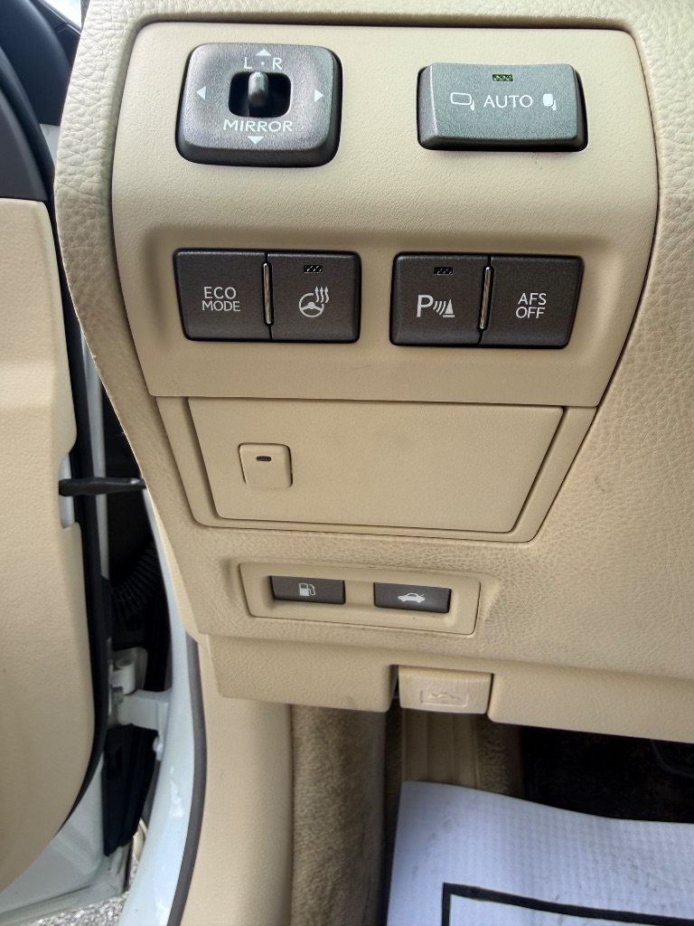 Used 2012 Lexus LS 460 w/ Comfort Pkg RWD image 11