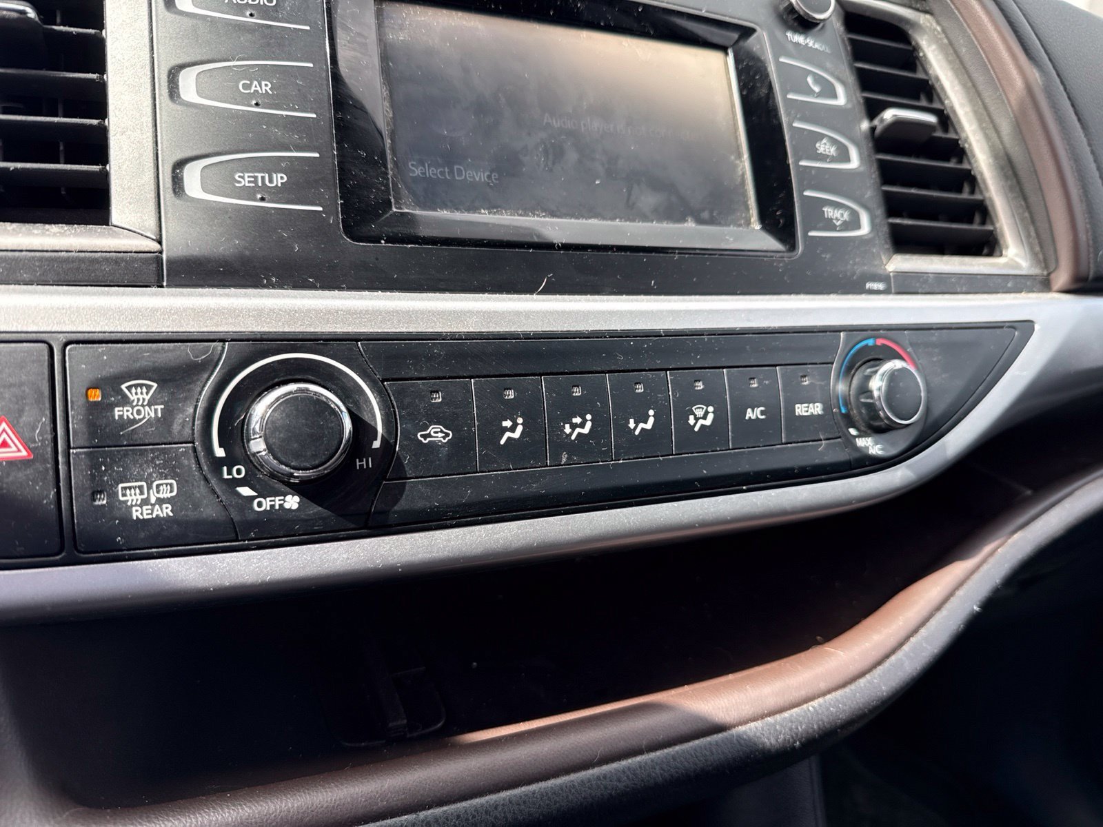 Used 2019 Toyota Highlander LE AWD/4WD image 31