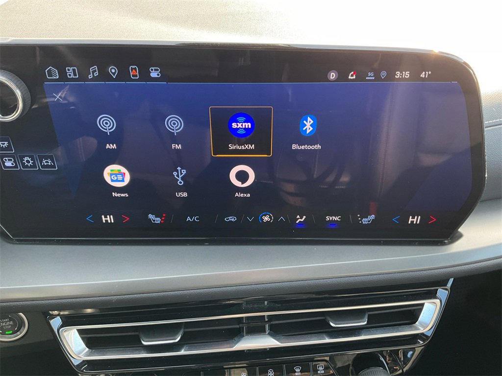 Used 2025 Chevrolet Traverse LT image 19