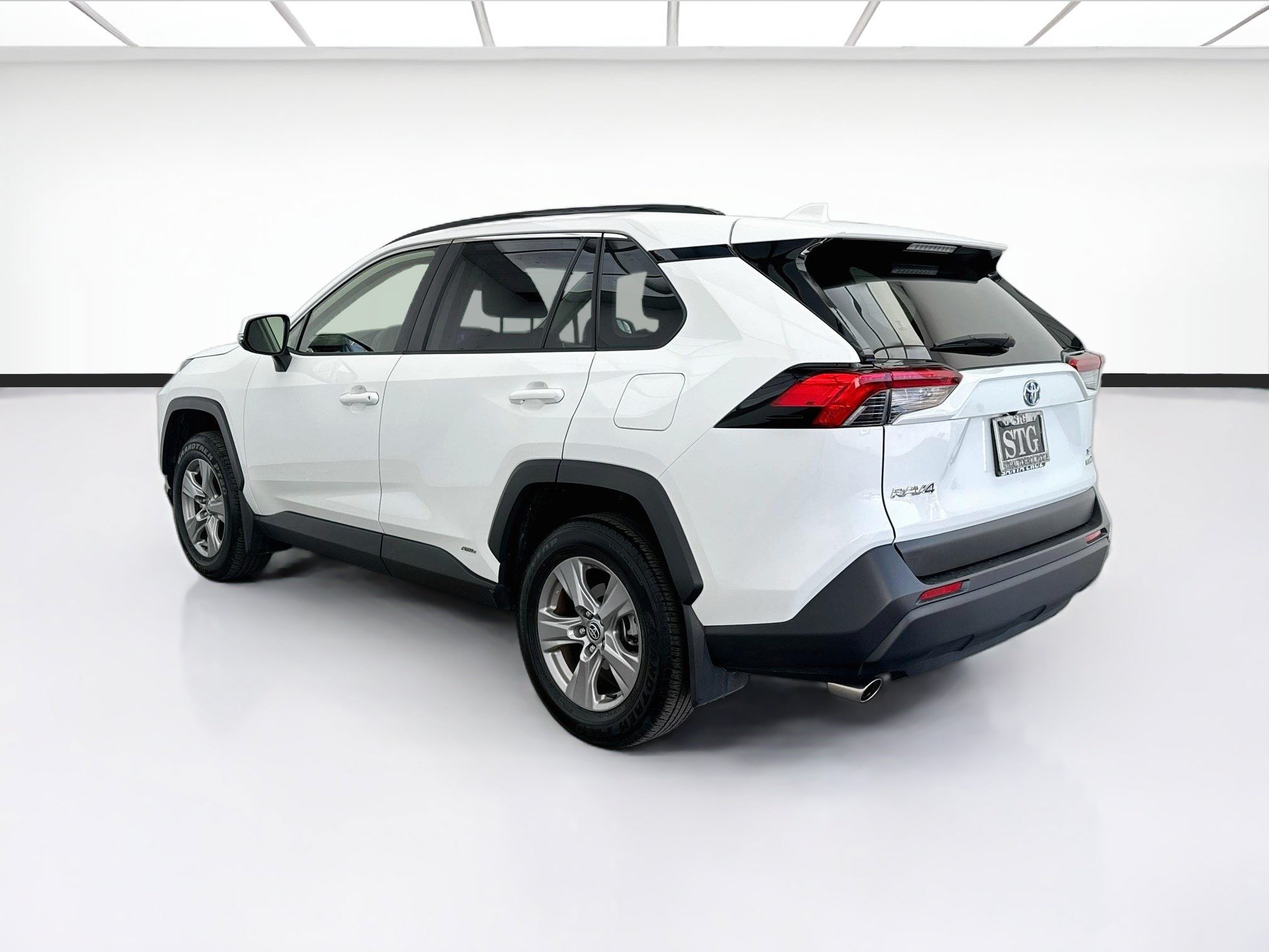 Used 2023 Toyota RAV4 XLE w/ Convenience Package AWD/4WD image 6
