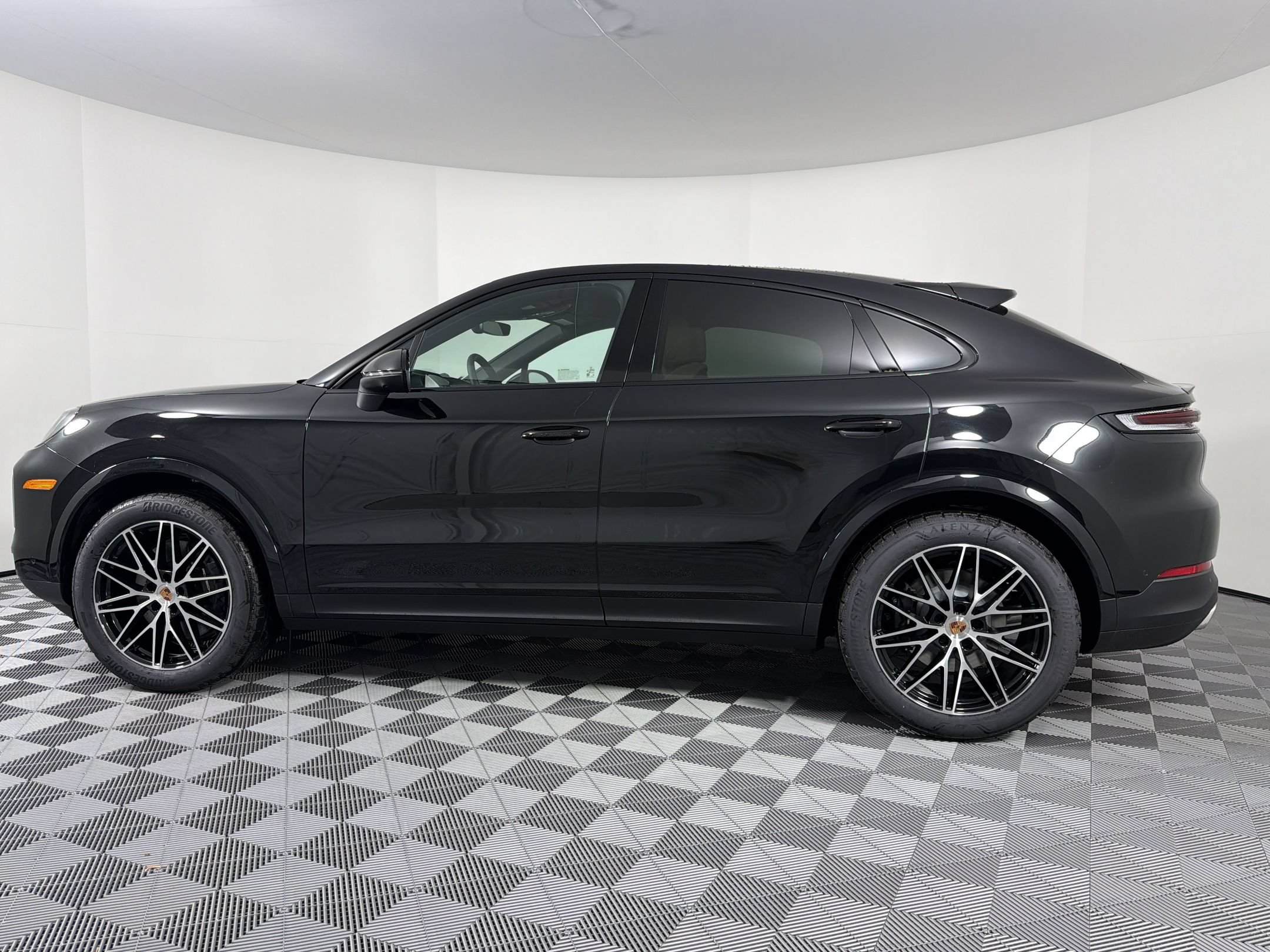 New 2026 Porsche Cayenne Coupe AWD/4WD image 2