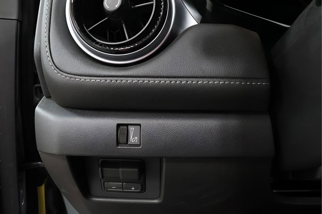 Used 2023 Chevrolet Colorado LT w/ LT Convenience Package III image 18