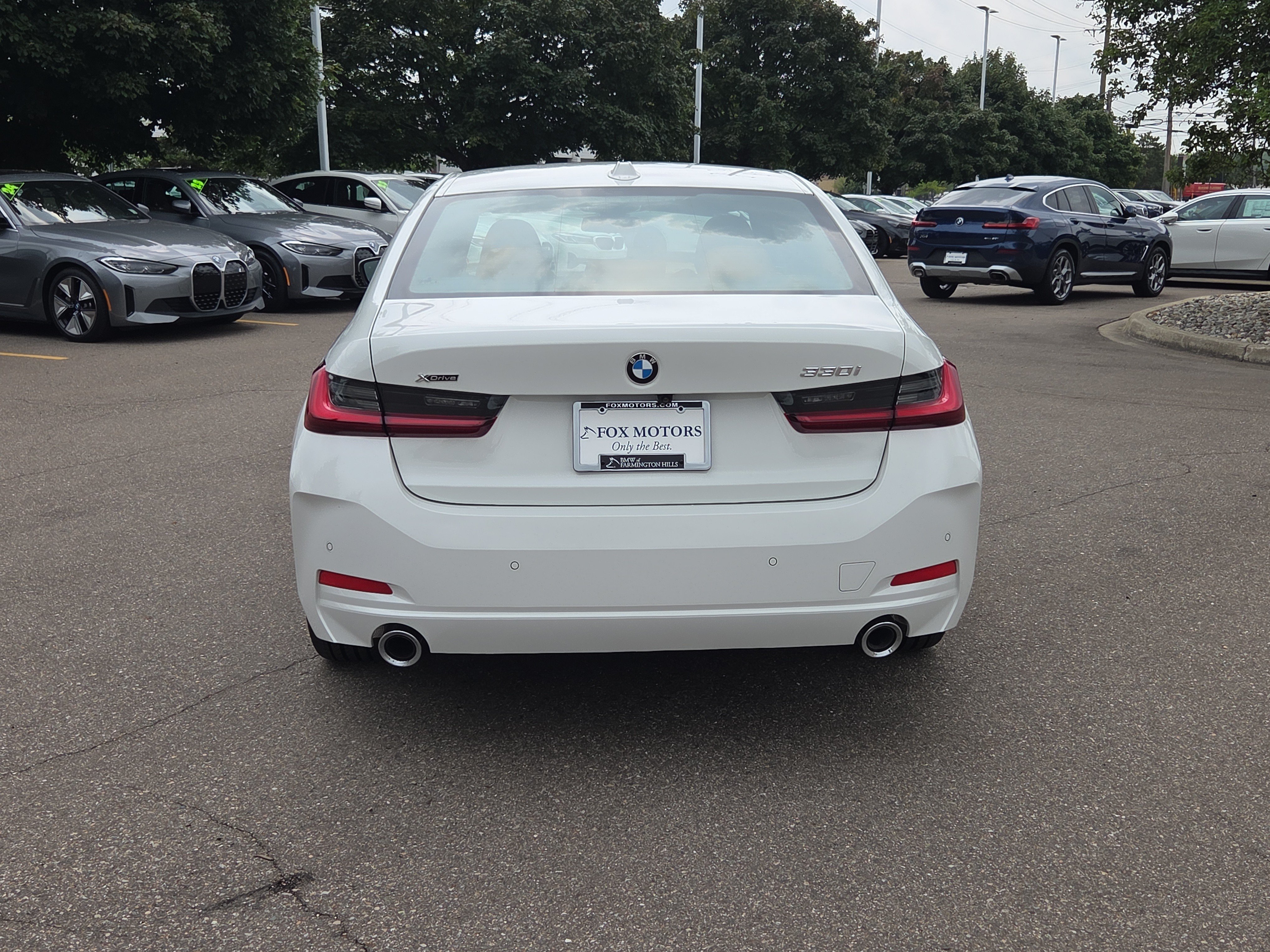 New 2026 BMW 330i xDrive Sedan w/ Premium Package AWD/4WD image 4